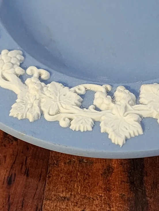 WEDGWOOD Jasperware 3.5" Blue & White Small Round Ashtray 1955 Made in England - Picture 3 of 5